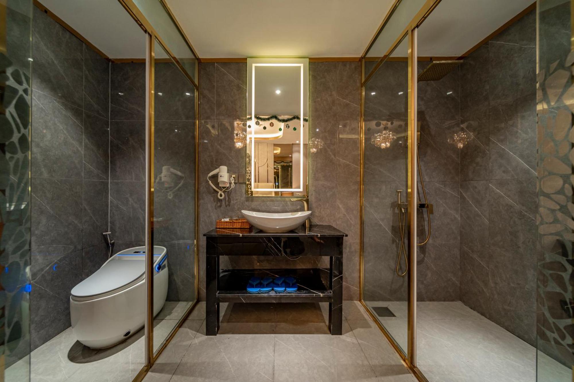 Enjoy Boutique Saigon Hotel *